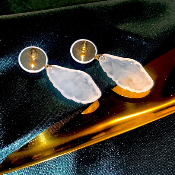 ♥️$5/20♥️ Modern Look Earrings - Picture 4 of 5